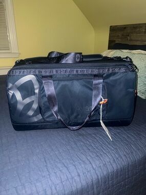 NWT FIGS Navy Travel Weekender Duffel Bag w/ Aya Logo - Unisex